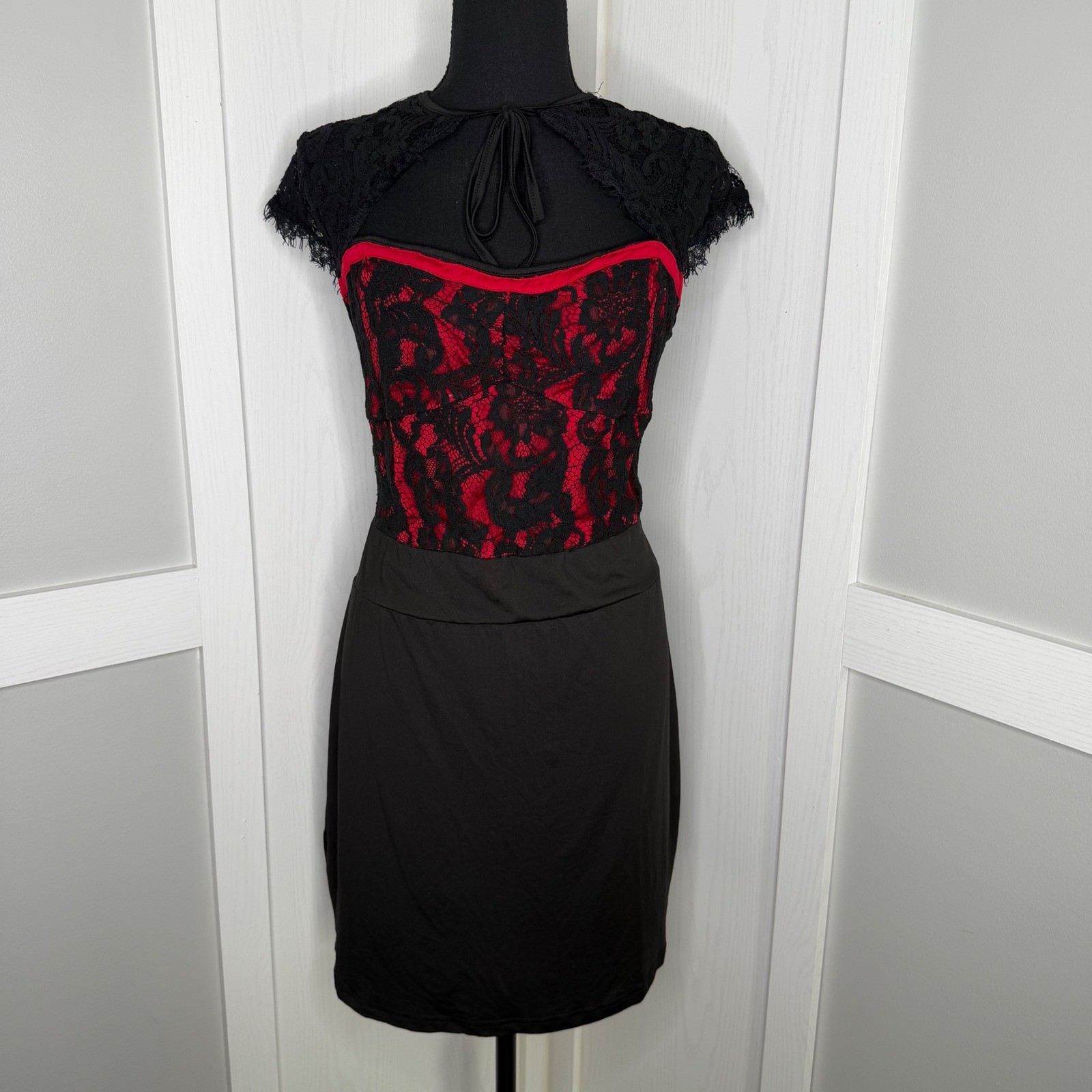 Nextmia Lace Bodice Sheath Dress Women Size 14 Black Red Keyhole Cap Sleeve