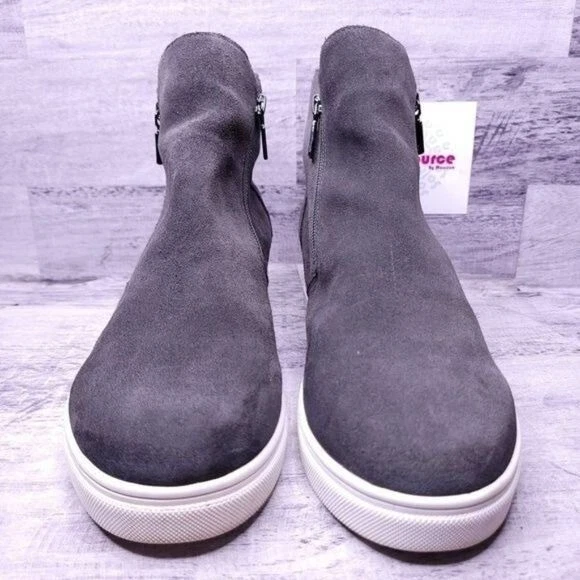 Giselle blondo best sale