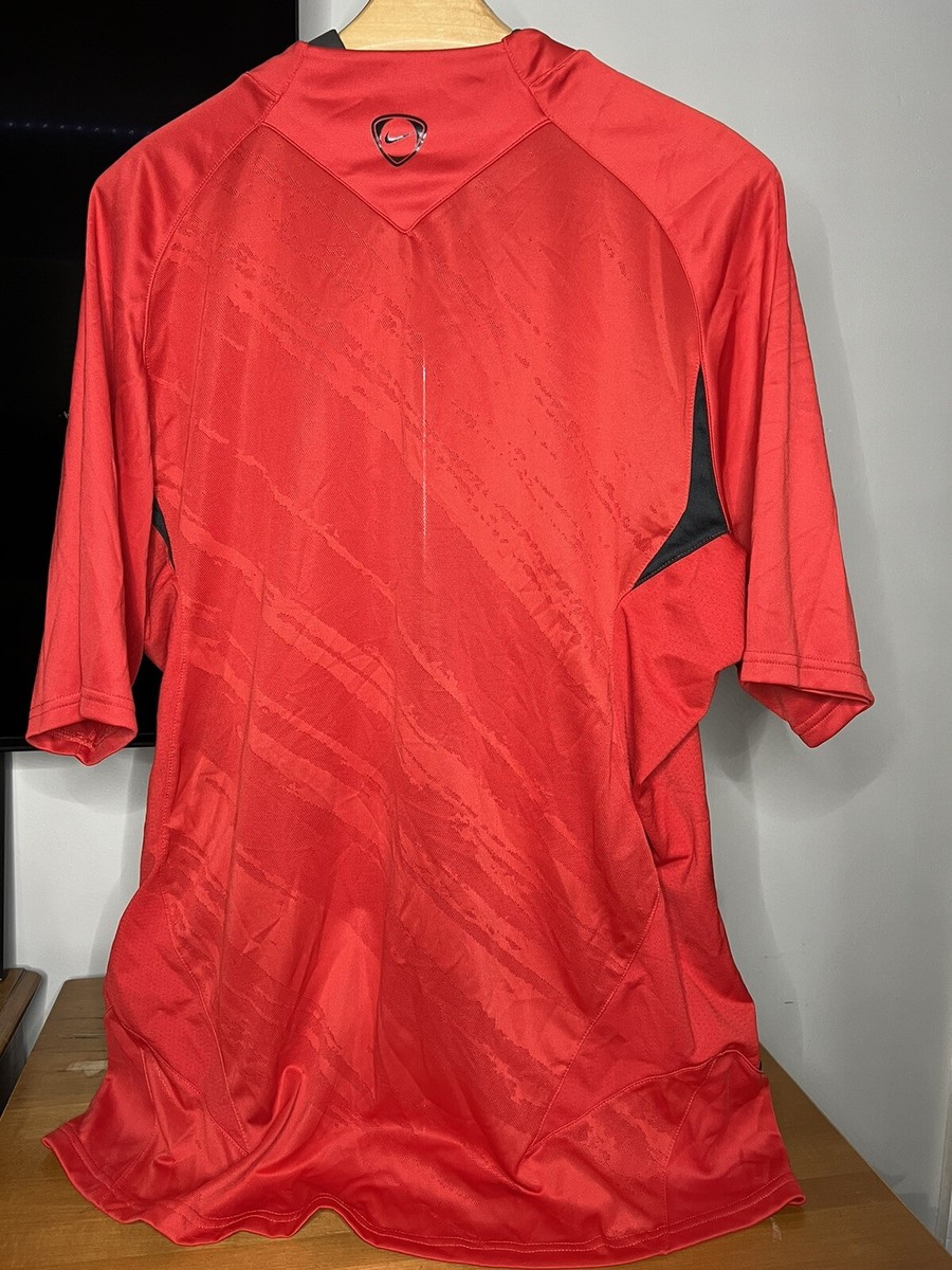 Manchester United Nike Vintage 2000s Streetwear Football Shirt