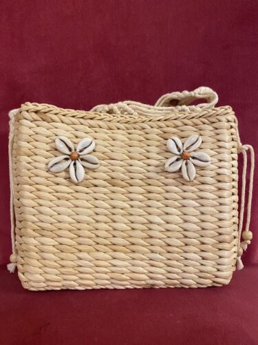 Vintage Woven Straw Basket Purse Cowrie Seashells Handbag Lined Macramé EUC - Picture 1 of 12