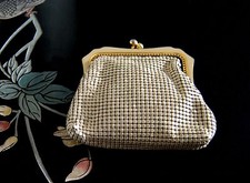 Vintage GLOMESH Coin PURSE off White Kiss Closure