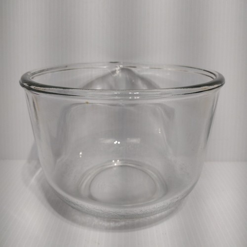 Vintage 6 Cups / 48 Oz Clear Glass Mixing Bowl w/ Spout - 3.5" Base Ring - Picture 4 of 8