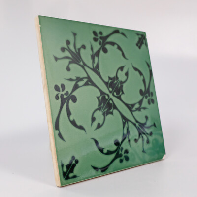 Maßgefertigte grüne florale Gothic glasierte Fliese 150 mm