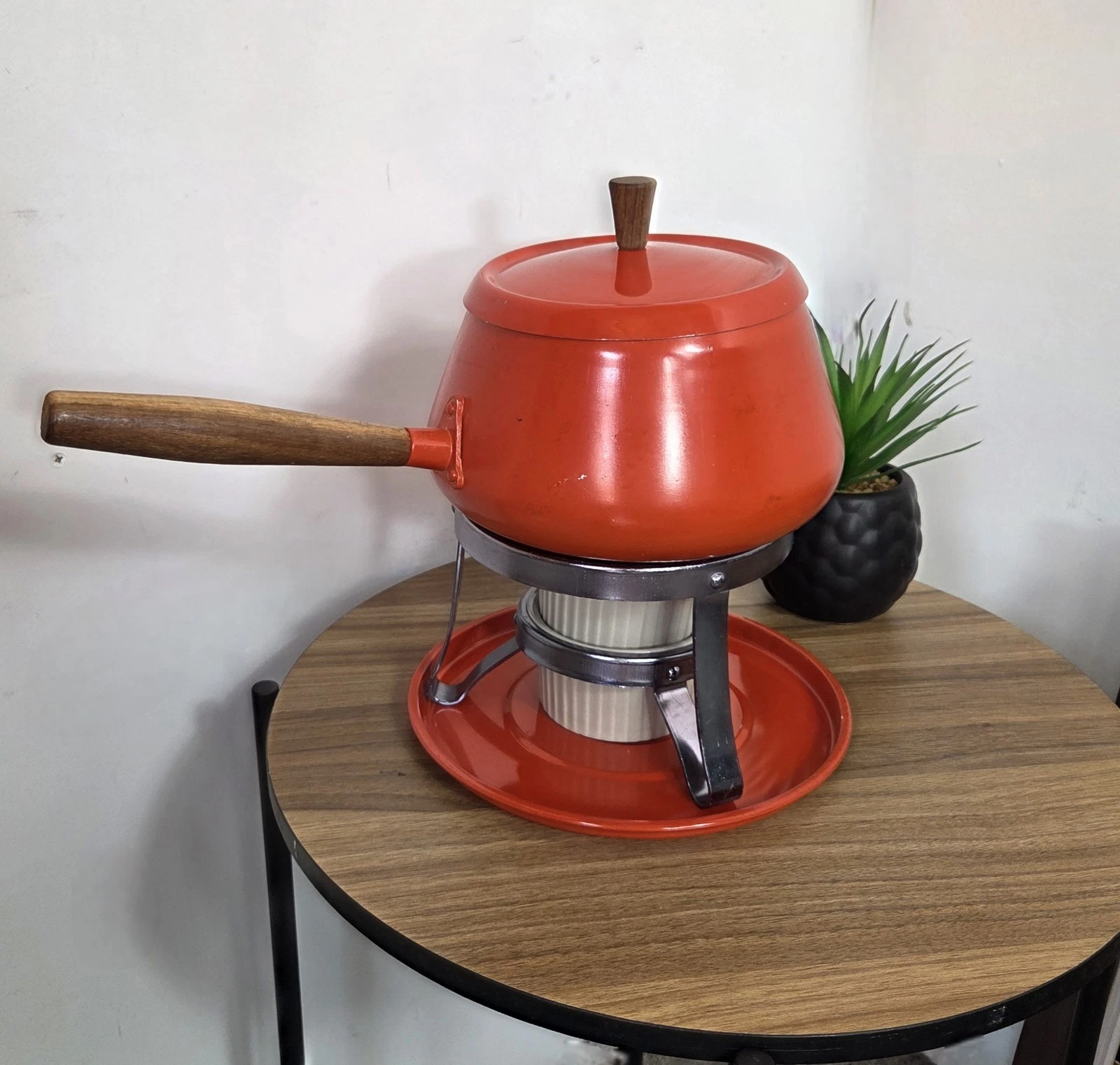 VINTAGE orange Enamel Fondue Set With Stand Camping Camper Retro Kitchenalia
Opens in a new window o