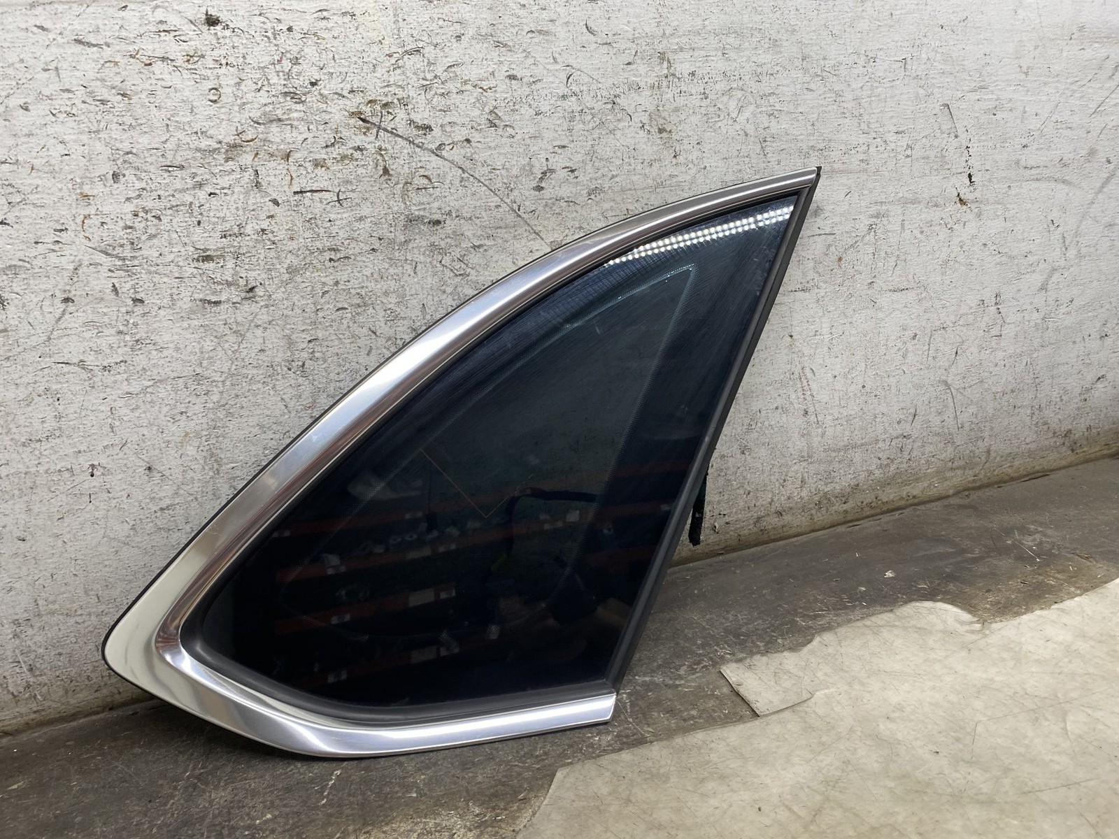2016-2020 BENTLEY BENTAYGA OEM RH RIGHT REAR QUARTER PANEL GLASS WINDOW