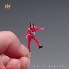 Diorama Props Resin 1/64 Mechanic helping Car Miniature Doll Figure Painted Toys