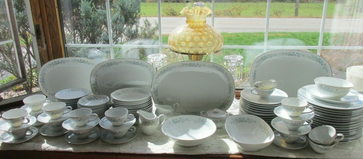 106 PCS ROSE CHINA JAPAN CLAUDIA PAT BLUE FLORAL DINNER SET