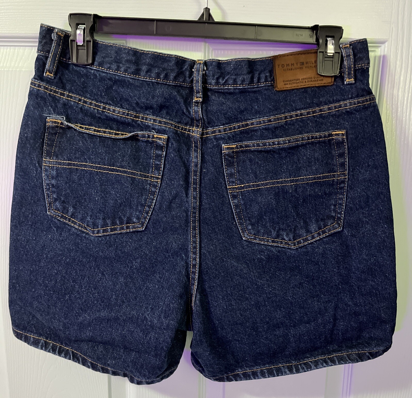 Tommy Hilfiger Women’s Shorts Blue Denim Waist 36” Rise 11.5” Inseam 4.5Pockets thumbnail 10