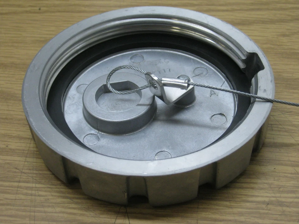 NUEVO LOGOTIPO KENWORTH GENUINO SIN BLOQUEO TAPA DE COMBUSTIBLE DE 3,5" Foto 4 de 4