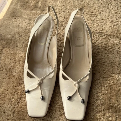 Escarpins Christian Dior ivoire à bride avec détail ruban et perles occasion
