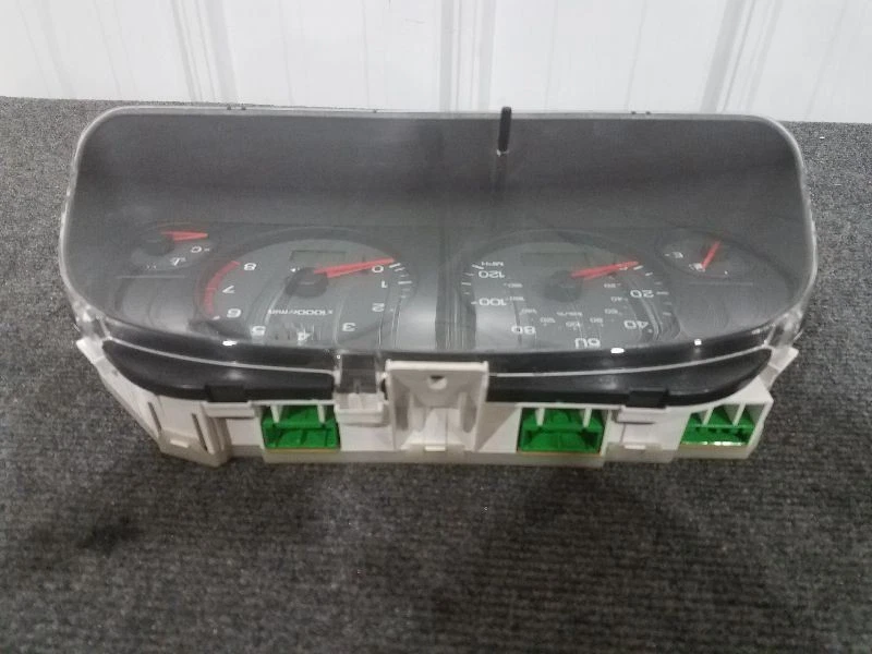 2001 斯巴鲁 Forester(S 型号)速度计集群 - MPH *221K 英里* — 第 4/4 张图片