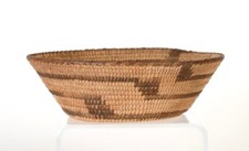 Fine Pima Willow and Devil's Claw Basket ca. 1900 1.625" H x 3.625" D