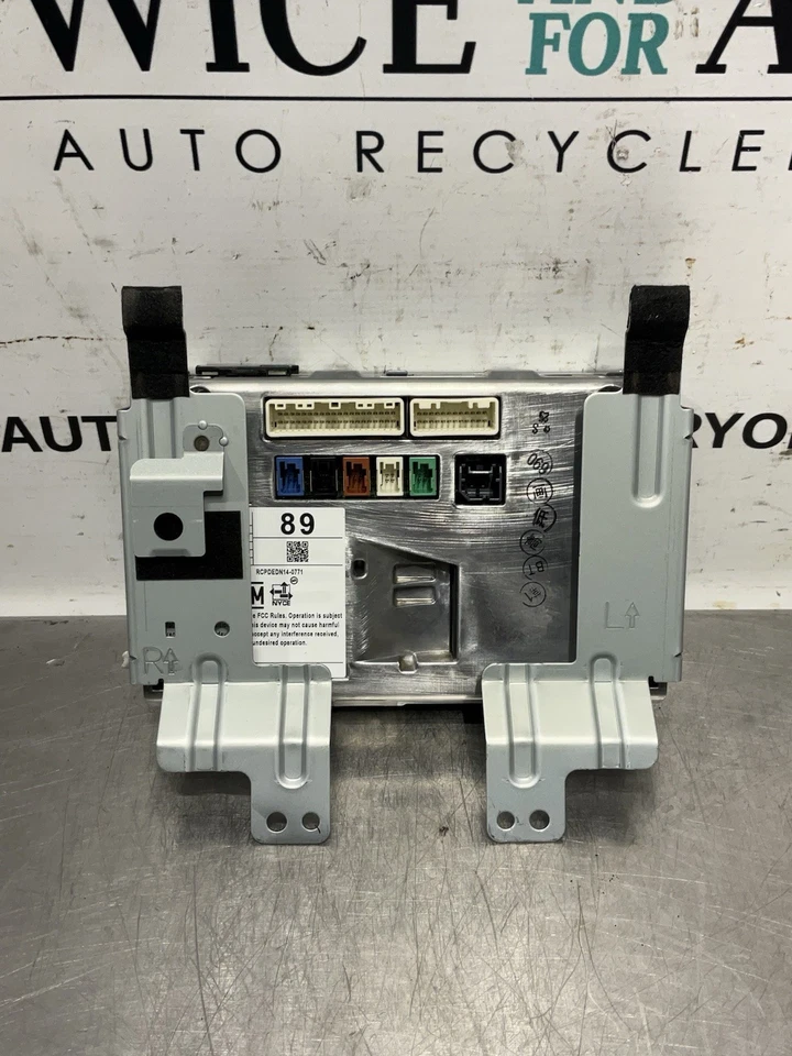 Экран дисплея навигации для Infiniti Q50 2014-2016 годов выпуска 462200-6900 от оригинального производителя - Изображение 2 из 4