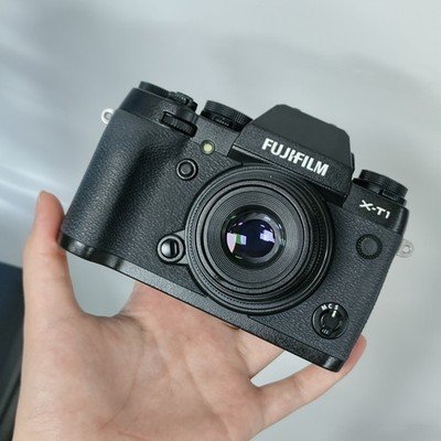 Fujifilm Fuji X-T1 XT1 Mirrorless Digital Camera w/35mm f1.6 Lens Black English