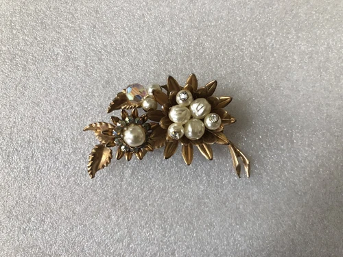 Vintage MIRIAM HASKELL ? UnSigned Gold Tone Baroque A B  Rhinestone Brooch #203