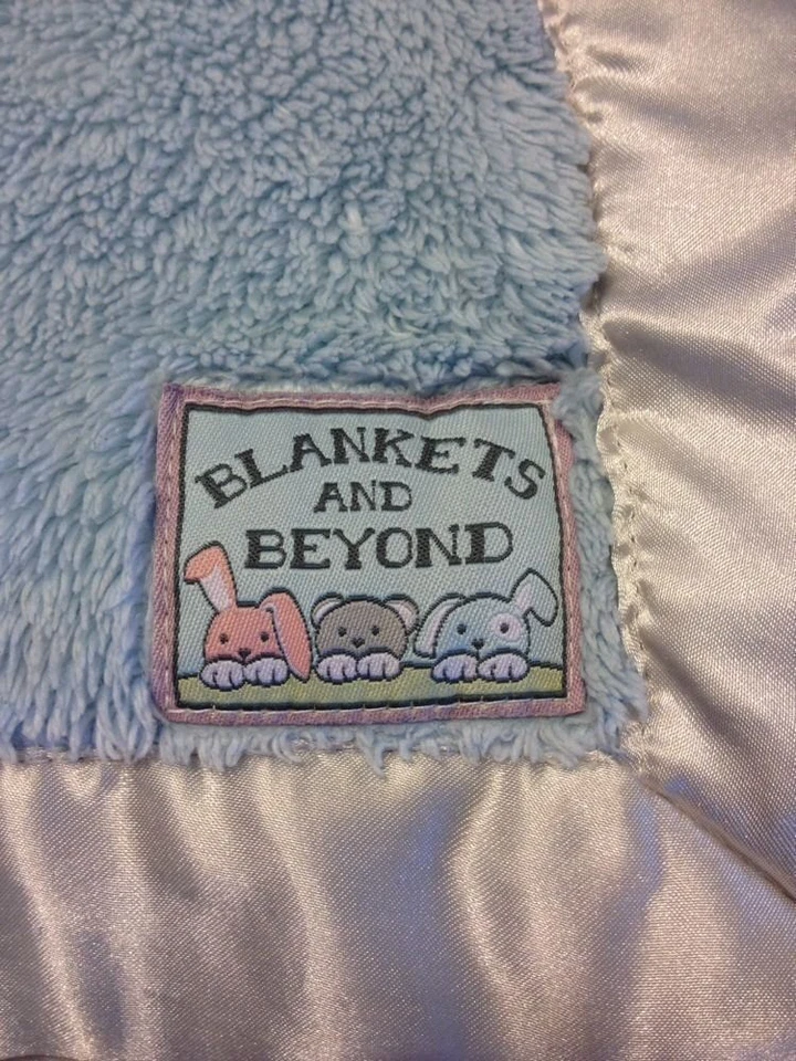 Blankets And Beyond Blue White Baby Lovey Patch Satin Trim Foto 2 de 4