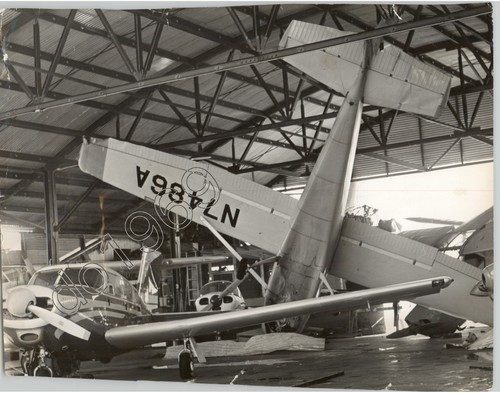 BIZARRE Upside Down PLANE in Hangar AVIATION Vintage 1950s Press Photo ...