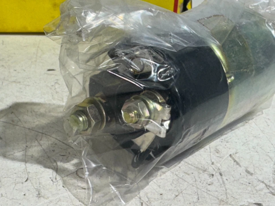 Solenoide Bosch 31 507 NOS para Datsun 23333-18005 Foto 2 de 4