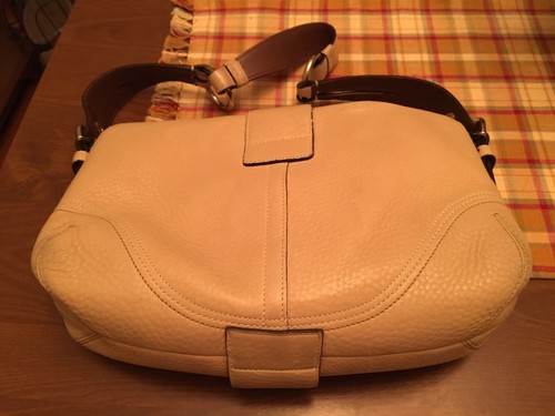Bolso de Mano COACH Cuero de Vaca Guijarro Soho Hobo Solapa F10910 - Crema Hueso - Imagen 3 de 11