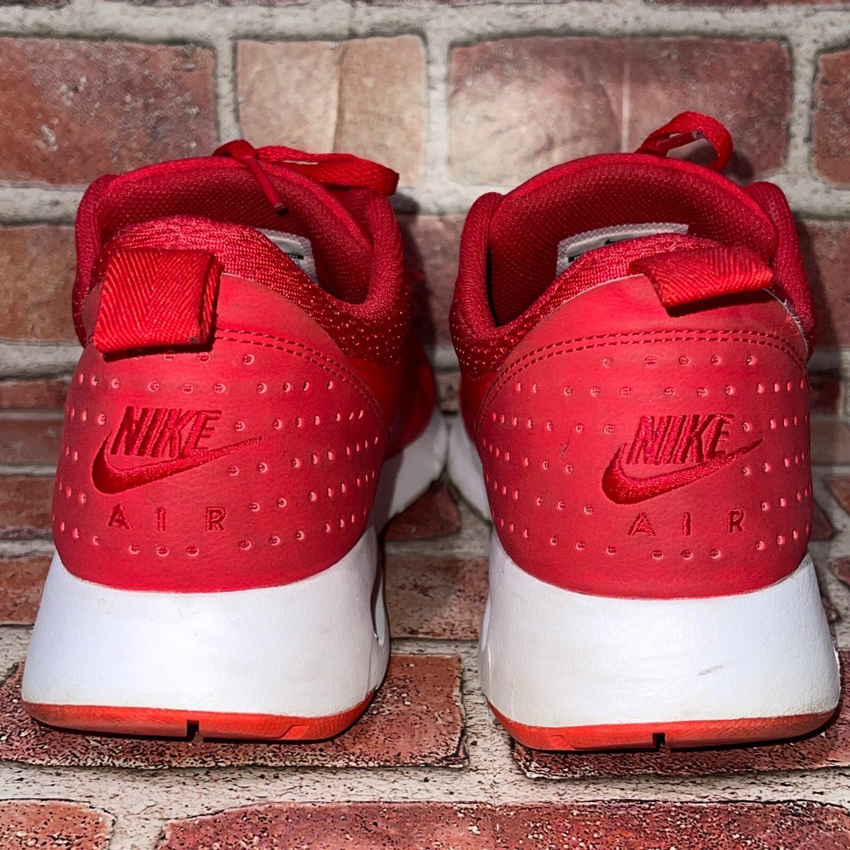 Pre-Owned Nike Air Max Tavas SE University Red Sneakers Shoe  display picture 1