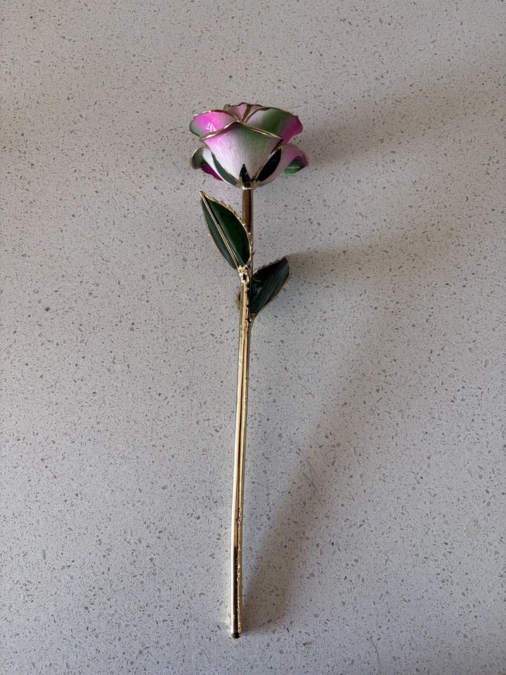 Flor decorativa rosa esmalte oro recuerdo Foto 2 de 3