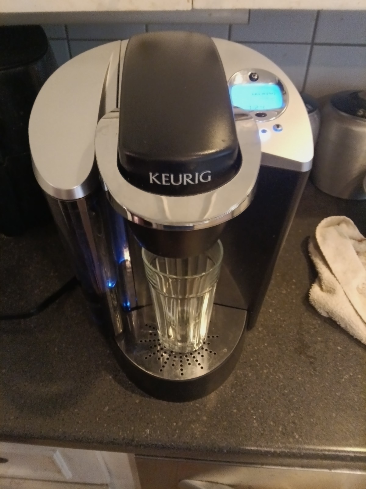 KEURIG  B60 SINGLE CUP BREWING SYSTEM COFFEE MAKER (USED)