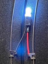 1 BRIGHT WHITE LED LIGHT 1" SHORT LEADS ON BULB TAPS TYCO 440x2 SLOT CAR CHASSIS