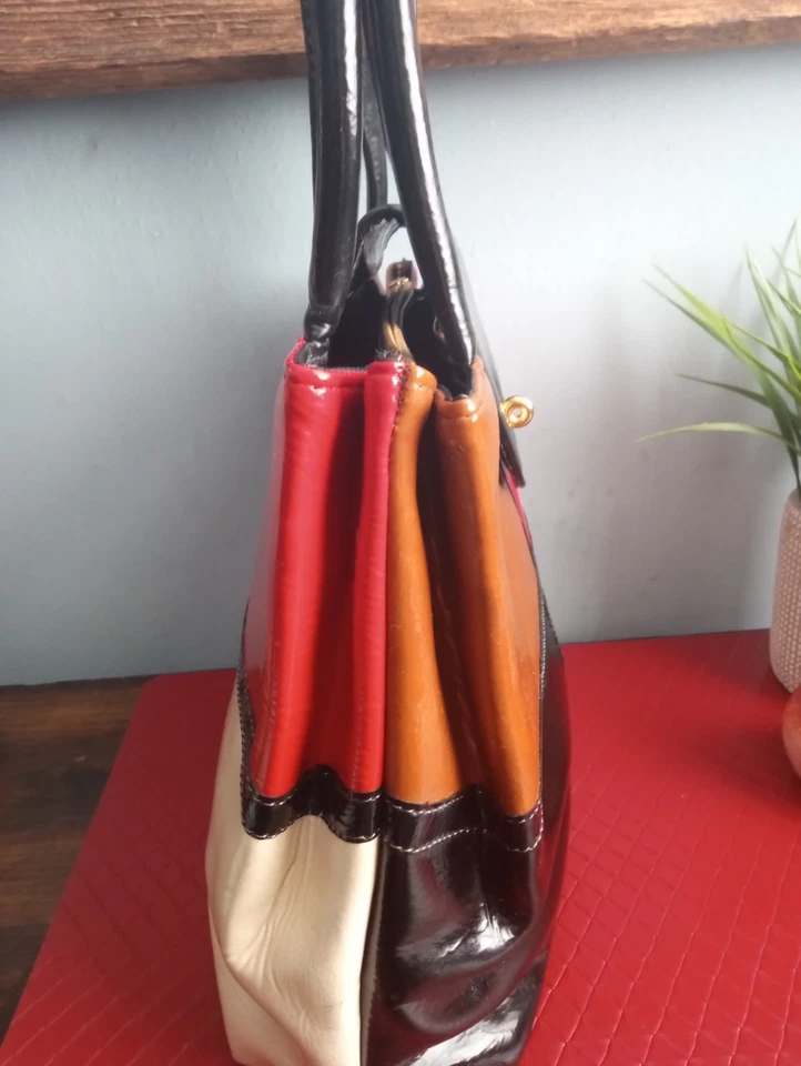 A Beautiful Vintage Black And Red And Brown And White Patent Leather Pocketbook - Image 3 of 4