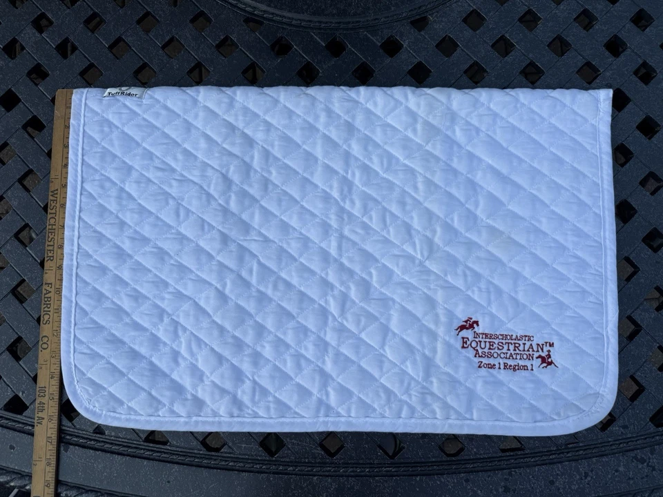 Almohadilla para silla de montar de bebé TuffRider (con emblema de la AIE) Foto 4 de 4