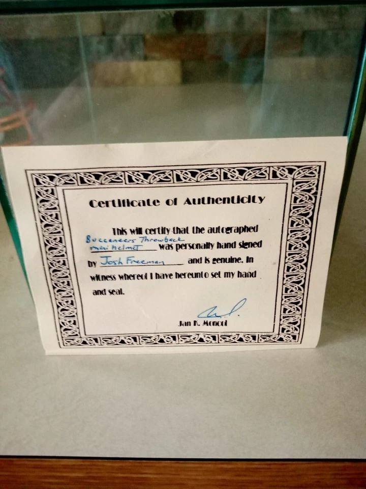 Mini casco y estuche Josh Freeman / certificado de autenticidad Foto 3 de 3