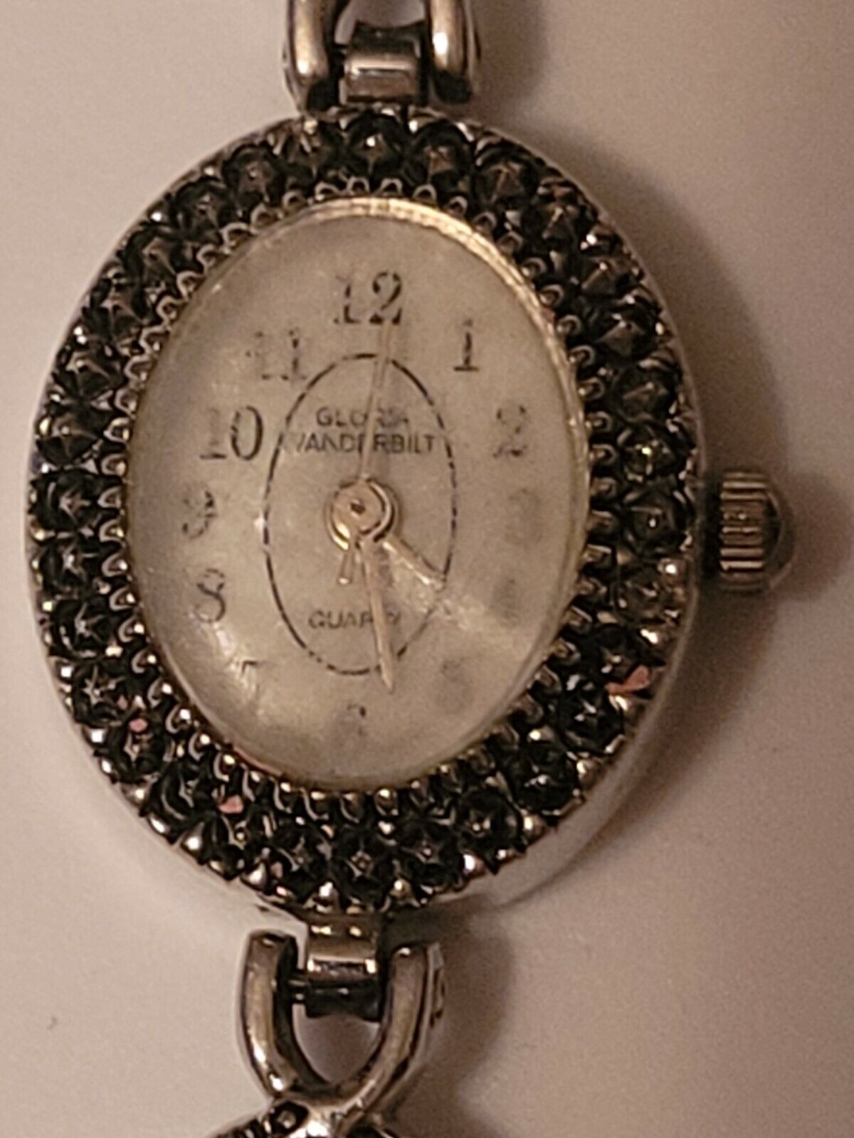 Gloria Vanderbilt Quartz Women's Watch. Scratches Needs Battery. Sold As Is 