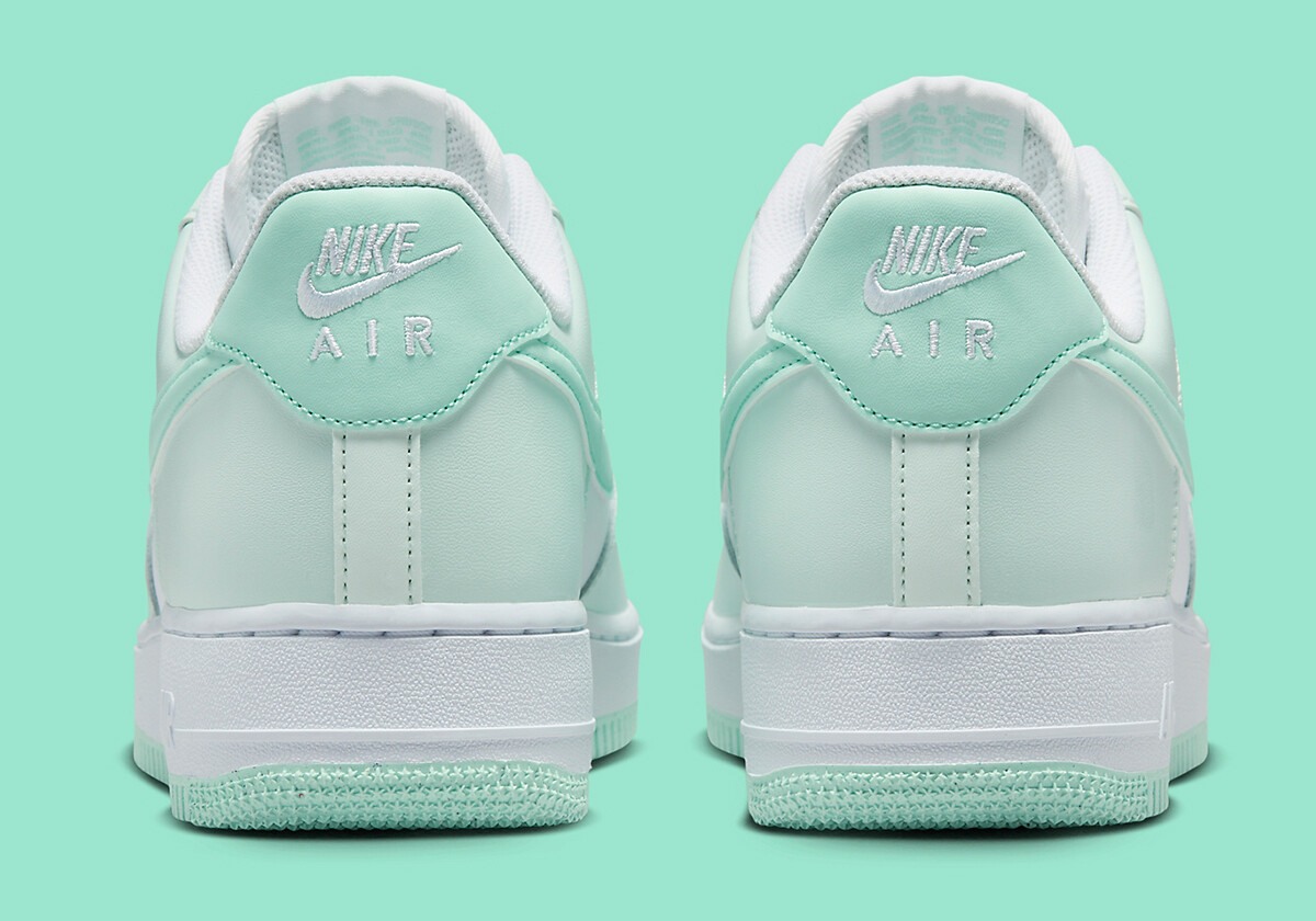 SIZE 10.5 MEN\'S NIKE AIR FORCE ONE 07 FZ4123-394 BARELY GREEN / WHITE Nike Air Force 1  main image 2