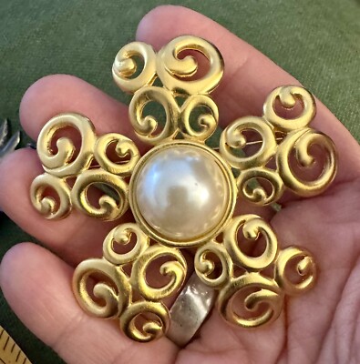 Vtg Anne Klein Brooch Pin Gold Tone Faux Pearl