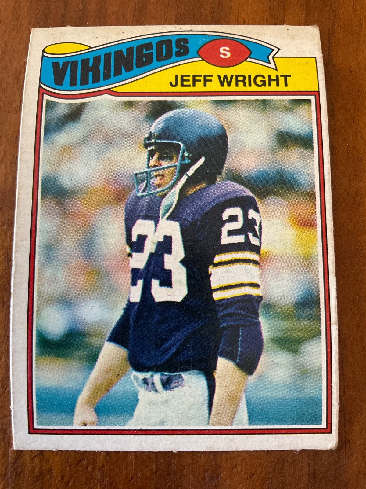 1977 Topps MEXICAN #169 Jeff Wright Minnesota Vikings Card is a short print (SP)