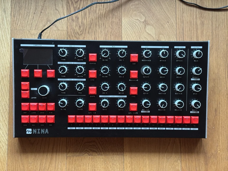 Melbourne Instruments Nina (besser als analog vintage Synthesizer), Motorregler!