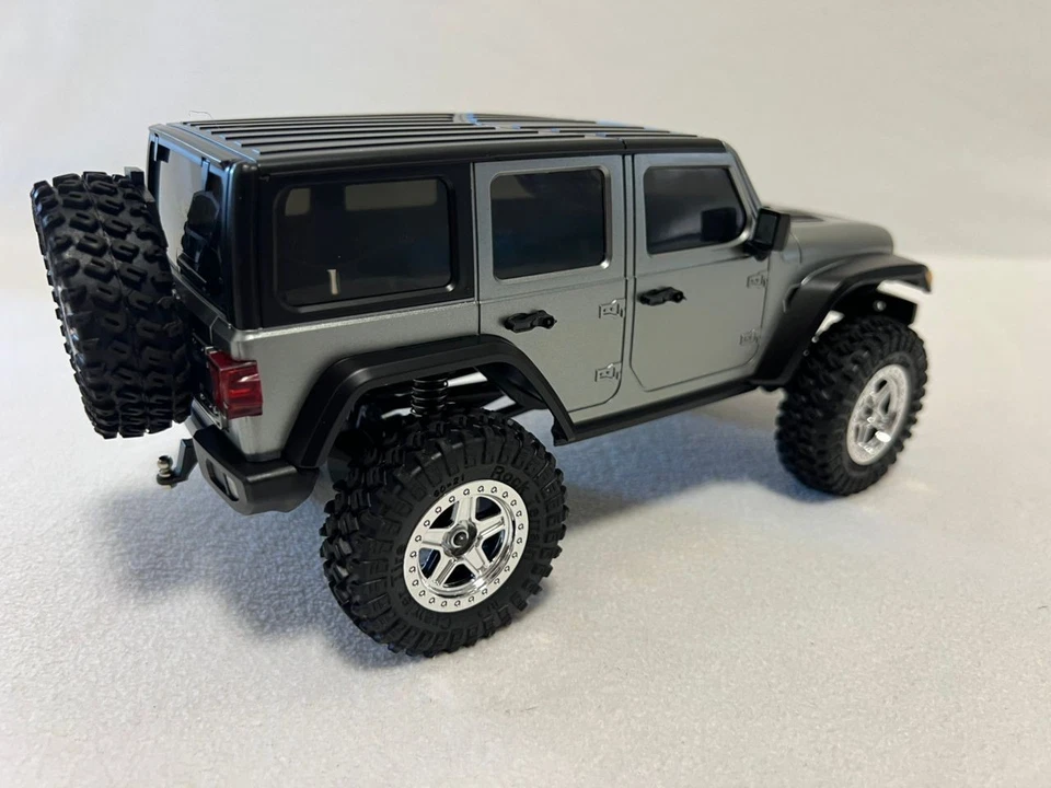 Camión Rock Crawler 4x4 RC 1:18 - Luces LED, 40 minutos de ejecución, control remoto de 100 m Foto 4 de 4