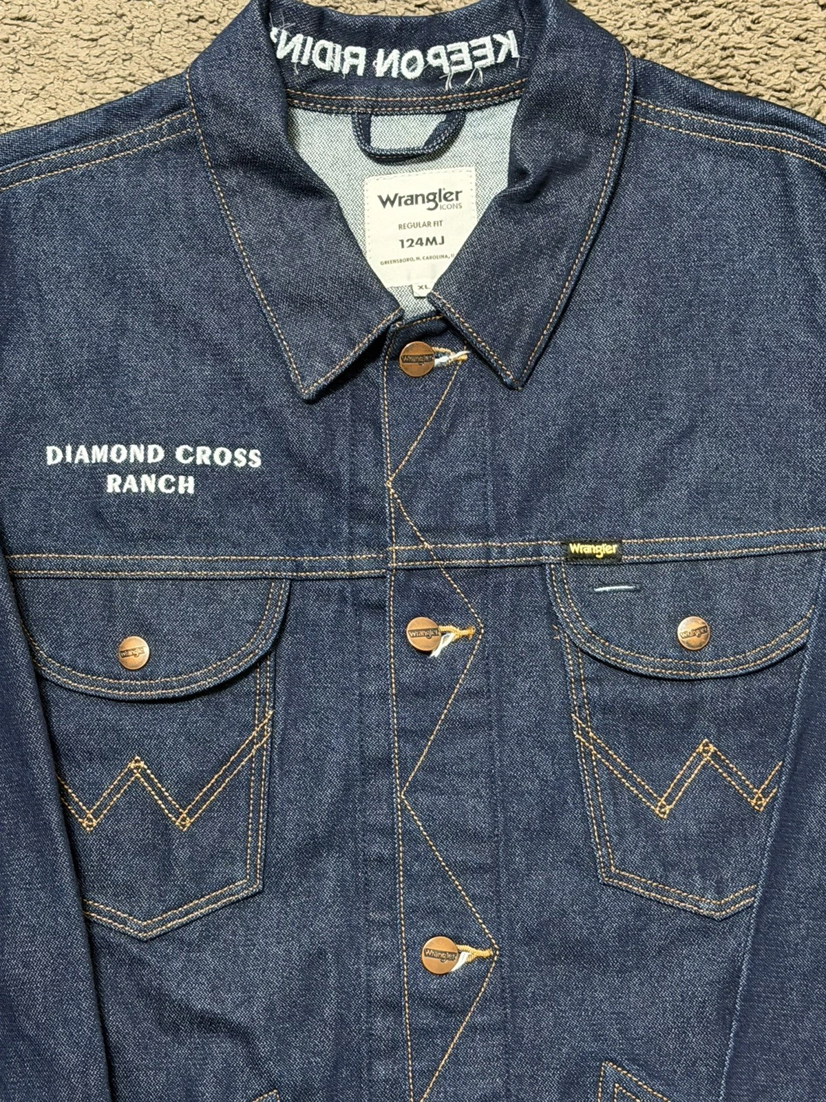 RARE Wrangler Diamond Cross Ranch Denim Jacket Limited Edition Western 124MJ XL - product detail image 3