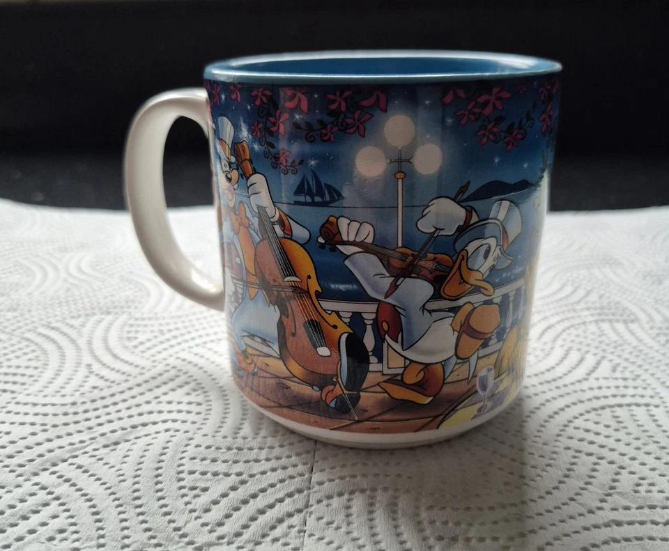 Vintage Walt Disney's Classic Mickey & Friends Serenade Scene Mug ~ Rare. VGC. - Image 3 of 4