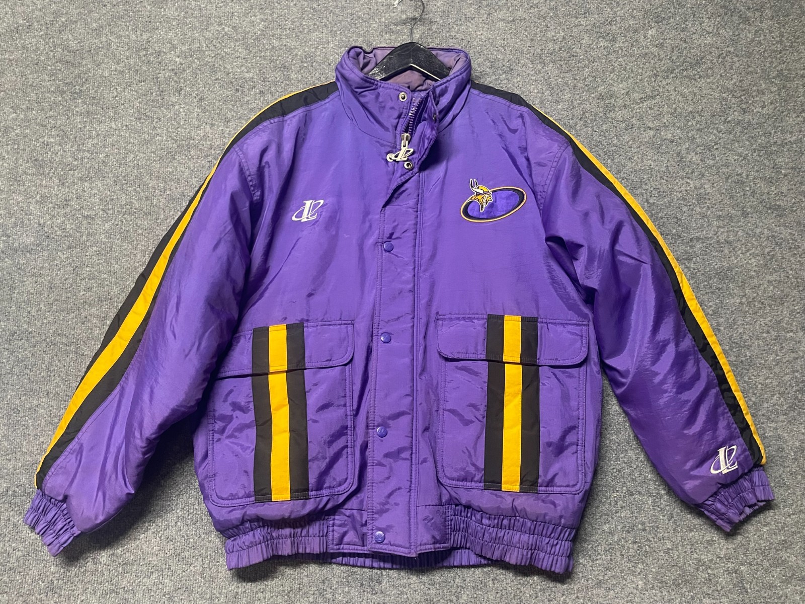 Vintage Minnesota Vikings Jacket Mens Large Puffer Pro Line Logo Athletic