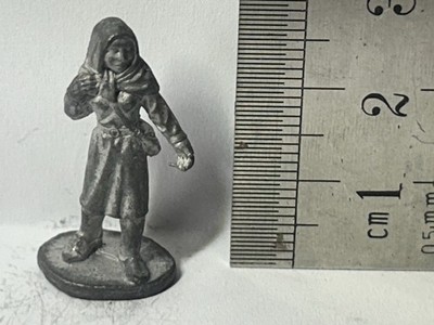 Ral Partha DM-041 weibliche Zivilistin in Folie (moderner Krieg) Überlebende Flüchtlingsfrau
