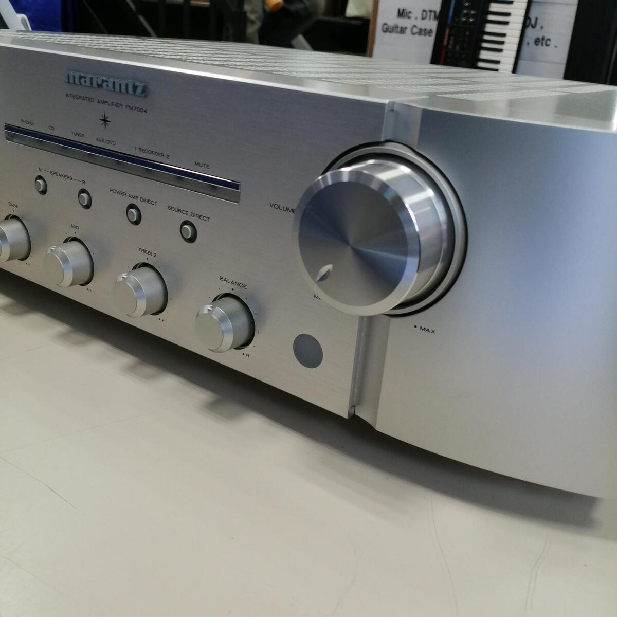 Marantz PM7004 Integrated Amplifier Good Condition Used w Marantz PM7004 Integrated Amplifier Good Condition Used w
