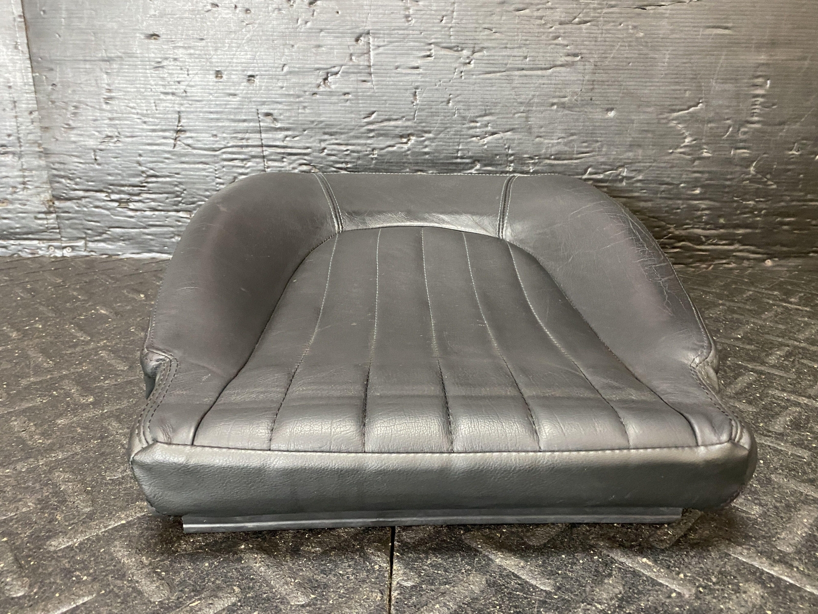 2004 MASERATI COUPE GT FRONT PASSENGER RIGHT BOTTOM SEAT CUSHION BLACK LEATHER