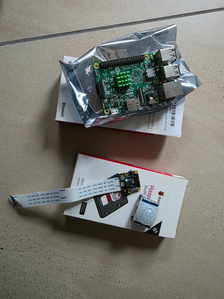 Raspberry Pi 3 Model B und NoIR Camera V2 8MP Modul mit IR Nachtsicht Modul - Bild 2 von 2