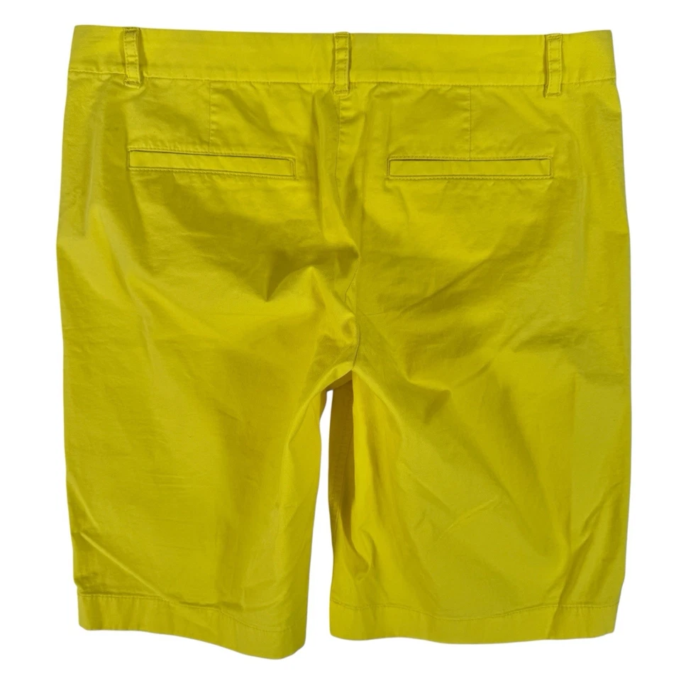 Bermudas de tiro alto J.Crew amarillas brillantes frente plano para mujer talla 6 Foto 2 de 4