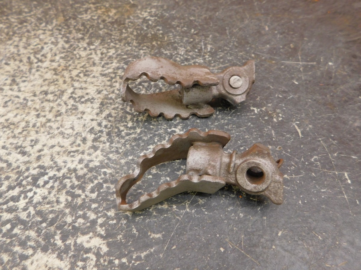 Honda CR 125 CR125 Elsinore Front Foot Pegs 1333 | eBay