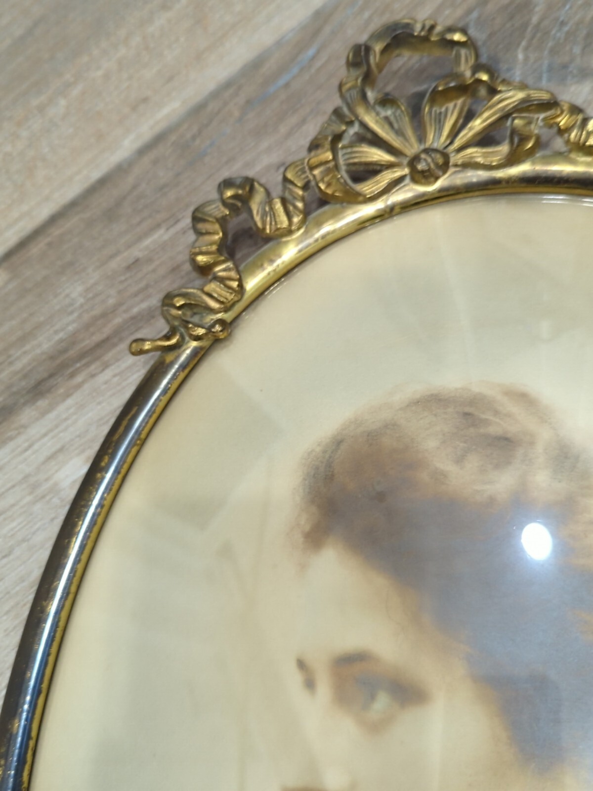 Antique OVAL Brass Picture Frame w/ Convex Bubble Glass Ribbon bow