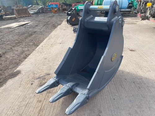 750mm Digging Bucket 90mm Pins - Unused - Price £2500.00 + VAT @ 20% B238 - Picture 2 of 7