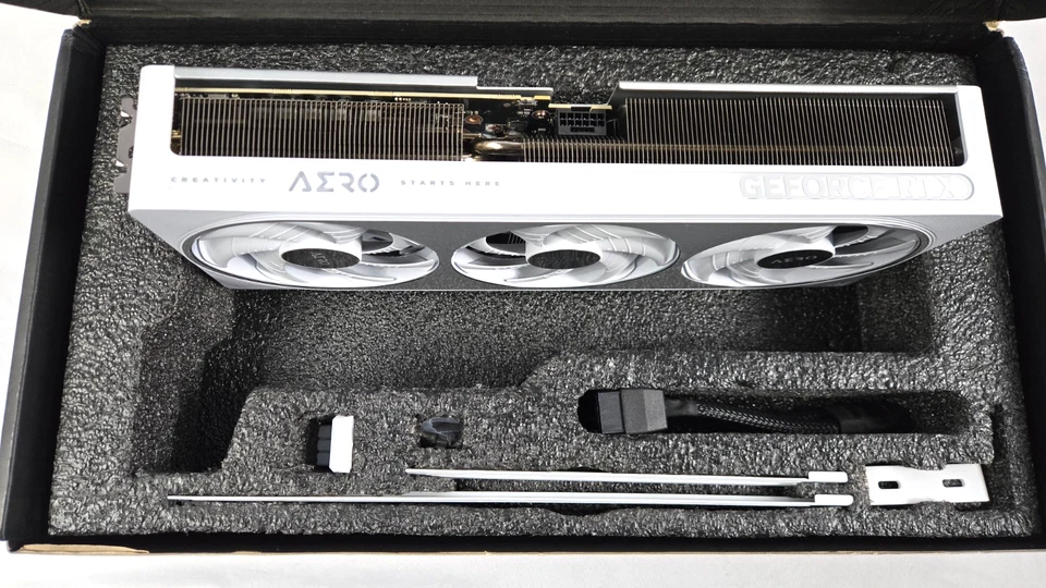 GIGABYTE - NVIDIA GeForce RTX 5070 AERO OC 12G GDDR7 PCI Express 5.0 - Image 4 of 4