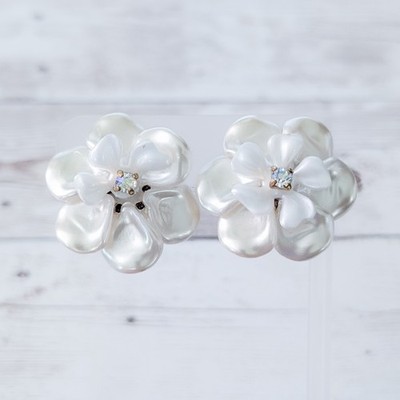 Vintage Clip On Earrings Large Flower Cream - Condition Issues/Repair Needed