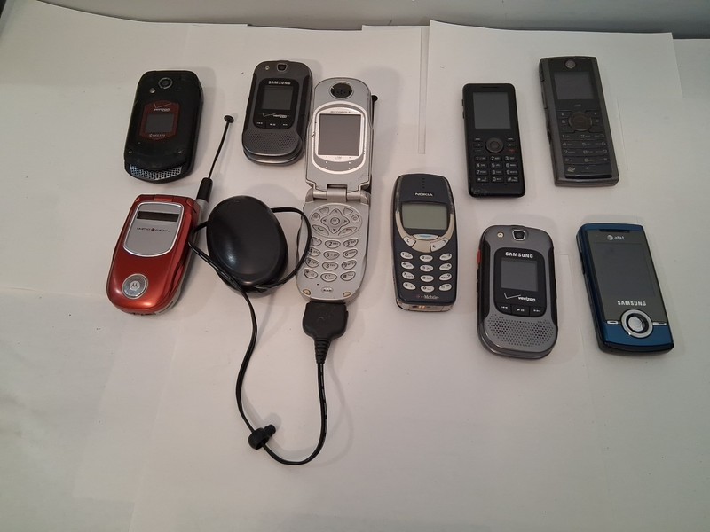 Lot Of Vintage Cellphones